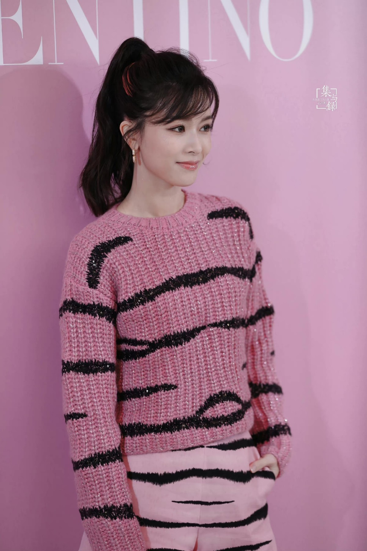 文咏珊|文咏珊实现大逆袭!穿一身粉撞衫秦岚少女感爆棚,美过昔日闺蜜baby