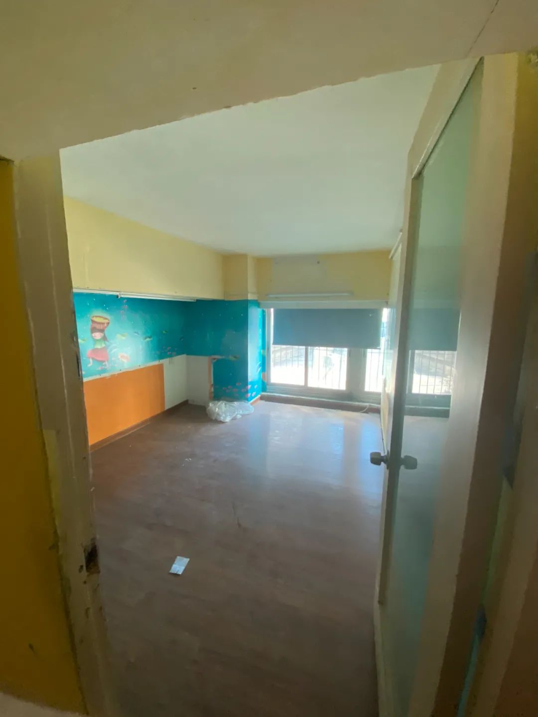 层高4米3,面积40㎡超旧学区房,改出两室一厅,带入户花园