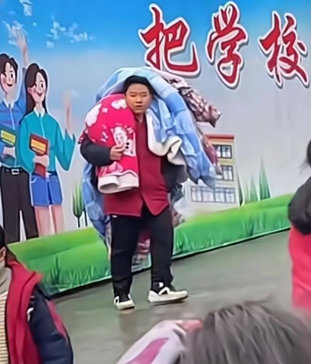 |中学生“卷铺盖走人”遭众人非议，网友：生活自理能力有待提高