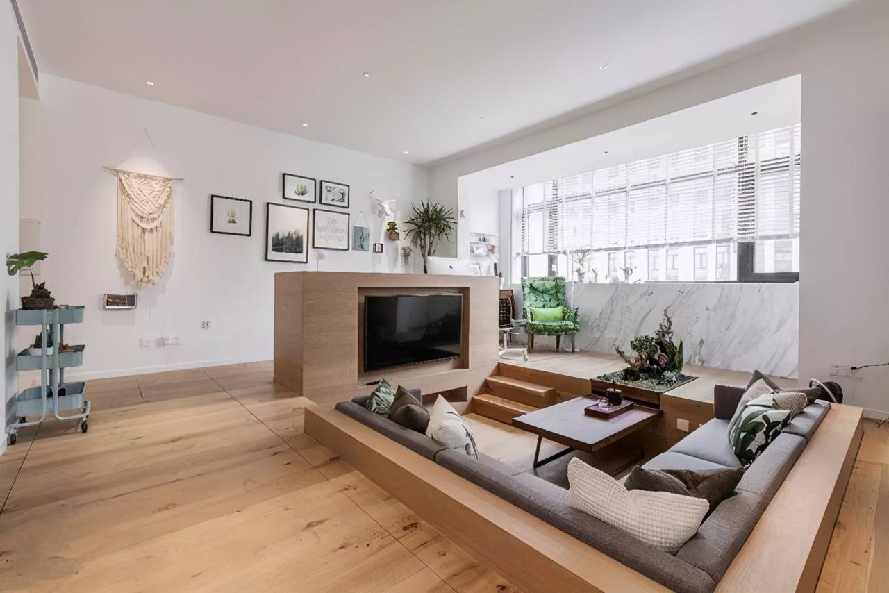 都说客厅做下沉式既大气又时尚，真想砸了自家的，重新装修！