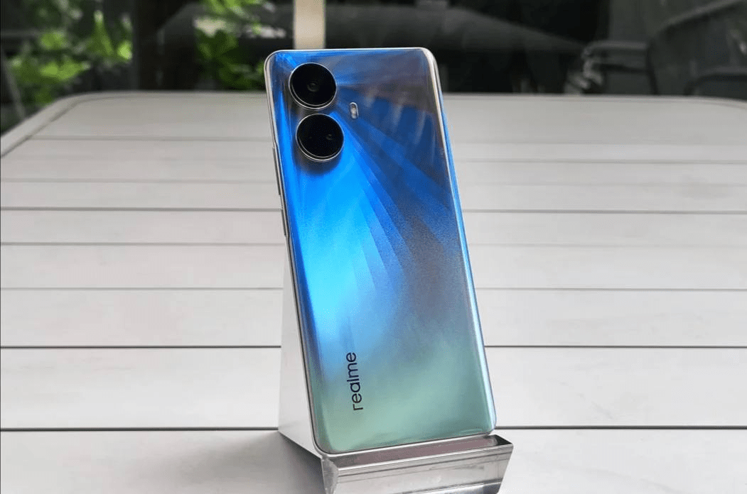 |真我10 Pro+，中档手机的最强王者