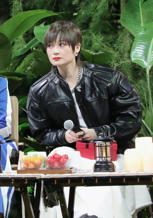 李宇春|《我们民谣2022》中,李宇春谈自己首次创作的经历,真情实感了