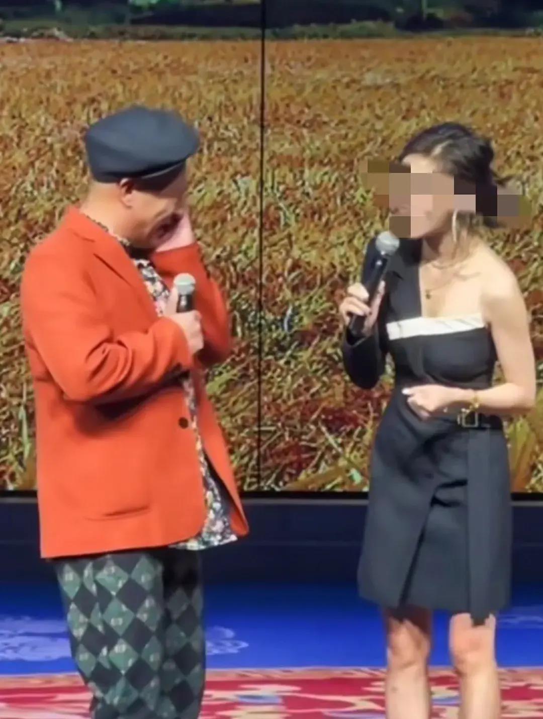 赵四|报应！赵四调戏女搭档翻脸，被打俩耳光！网友：早就该挨抽了