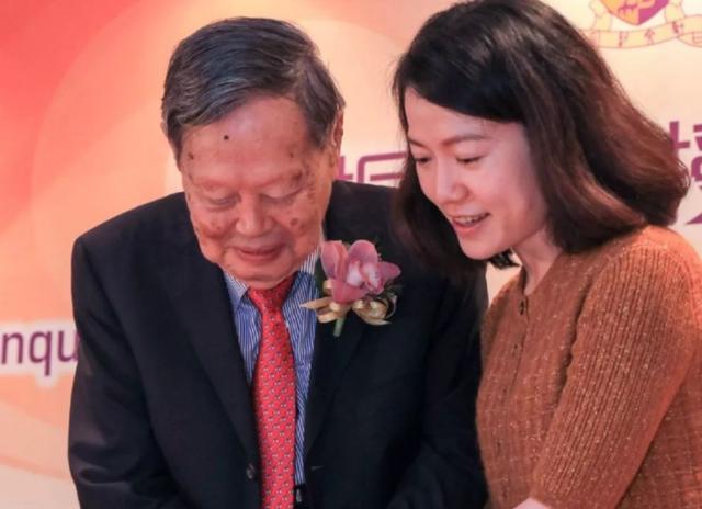 预告片|杨振宁被曝曾病危，是翁帆用爱的力量将其唤醒：似有超自然的力量