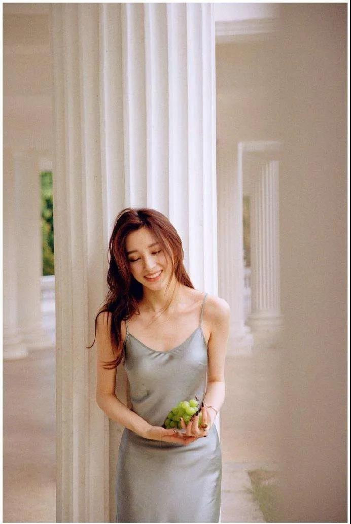 马凡舒|马凡舒，18岁参加模特大赛意外走光，29岁至今单身的她成“央视一姐”