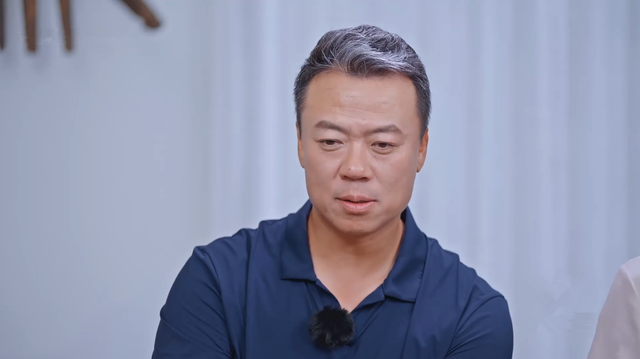 赵宏博|49岁赵宏博近照！头发花白显老，9岁女儿花滑三次夺冠，令人惊喜