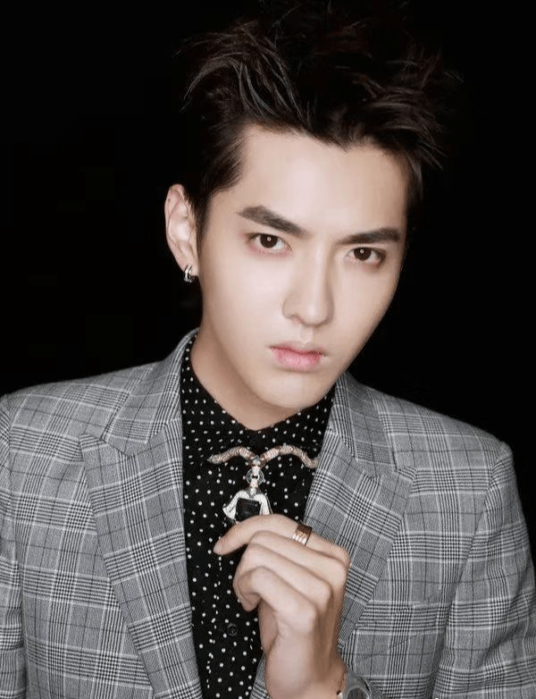 吴亦凡|警方回应吴亦凡案细节：全程只有吴妈妈报案，骗子一人演3个身份露馅！