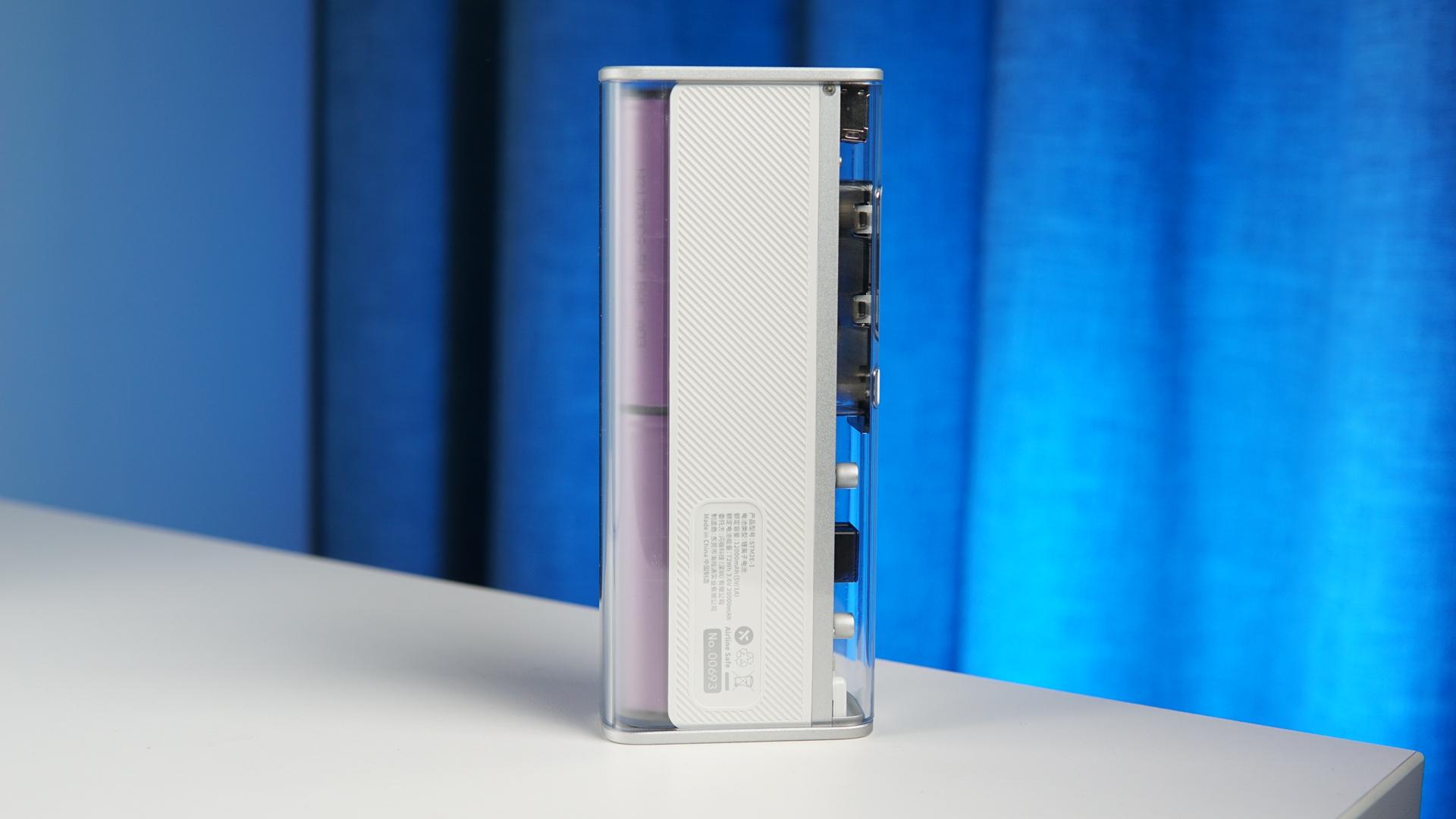 ssd|闪极130W超级移动电源测评：极客专属，颜值天花板?