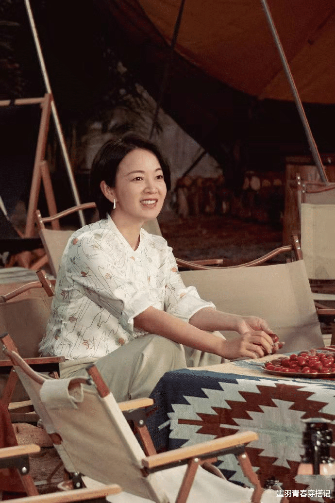 阿雅|阿雅遇上周迅后变好看,打扮优雅大方,脸上洋溢着幸福与沉稳气质