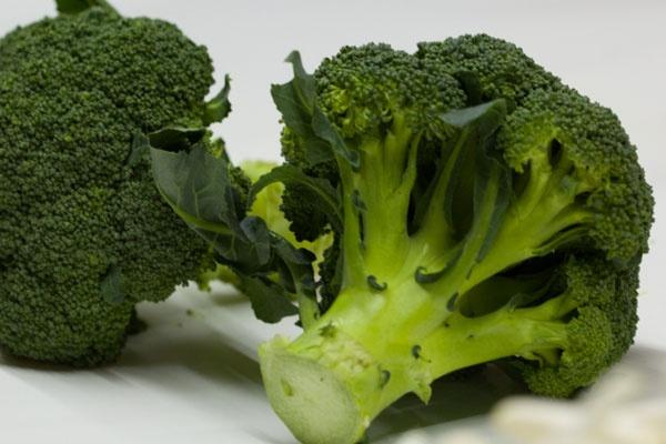 肝脏|养肝就是养命,男人过了40岁,坚持吃4种食物,养肝排毒身体轻松