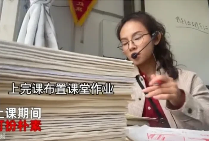 广西，一90后女子天天素颜打扮上班，万万没想到，下班后却大变样