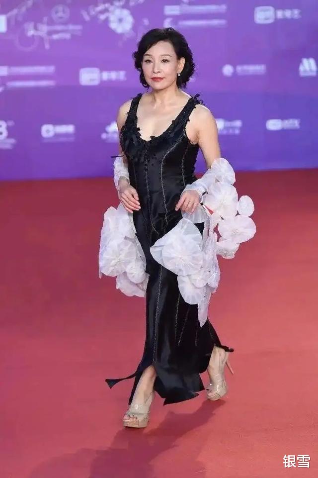 陈冲:我一生获奖无数,曾弃养双胞胎养女,如今亲生女儿哈佛毕业