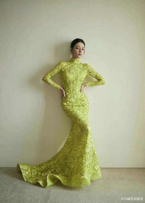 迪丽热巴|“大菊花”的紧身人鱼裙，迪丽热巴再现王妃气质，网友：高贵！