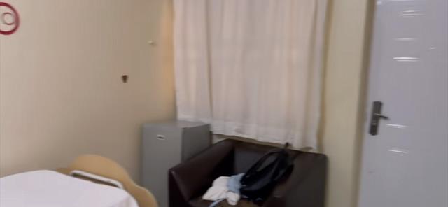 官宣|20岁网红周周官宣生女，非洲老公亲自接生，婴儿皮肤雪白引争议！