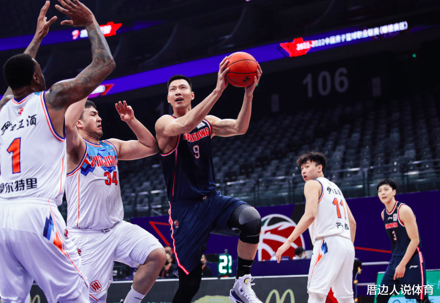 新疆男篮|结束2连败！新疆险胜广东两队合计65罚 阿联致命违体犯规