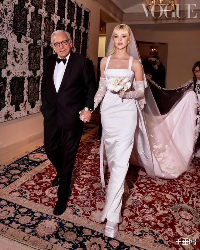 克里斯汀·斯图尔特|贝嫂“婆媳矛盾”真相出炉!大布老婆回应,是结婚婚纱“惹的祸”