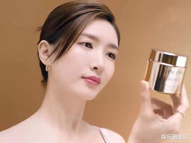 黄瓜 江疏影晒美妆代言大片，侧颜状态引起热议，网友：“神似毛晓彤”