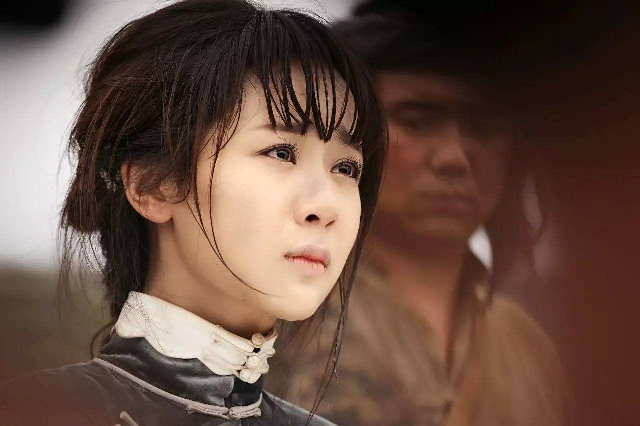 谢霆锋|30岁杨紫动了谁的蛋糕？疑似被人设局，竞品想将她拔出萝卜坑上位？