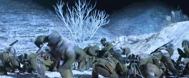 机枪|《长津湖》中的第7穿插连，为什么会装备迫击炮和重机枪？