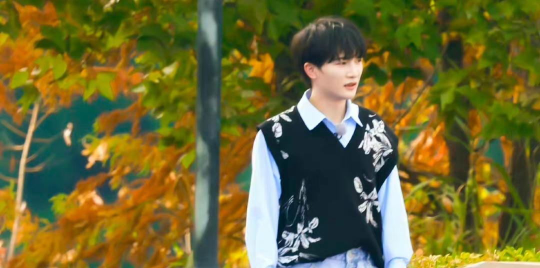 王鸿薇|《奔跑吧特别季》第三期路透，飞行嘉宾都是歌手，常驻嘉宾缺一人