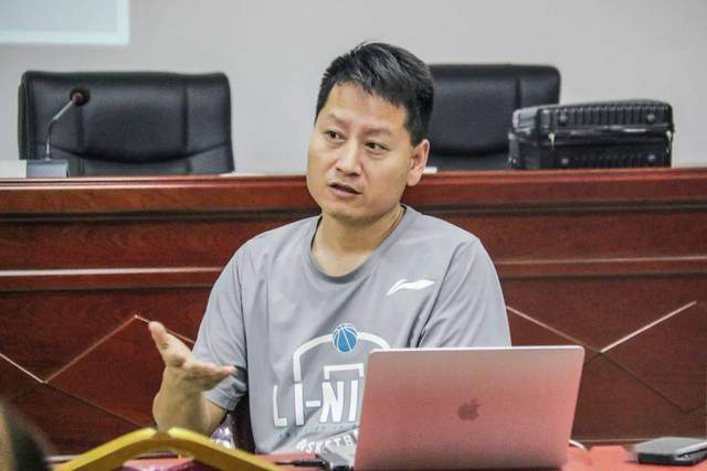 快船队|广东队堕落谁背锅？朱芳雨上任5年痴迷玩游戏，最大功臣离队