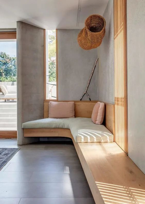 当代年轻人的抠搜式装修,不买沙发,打卡座绕墙一圈,实用性超强