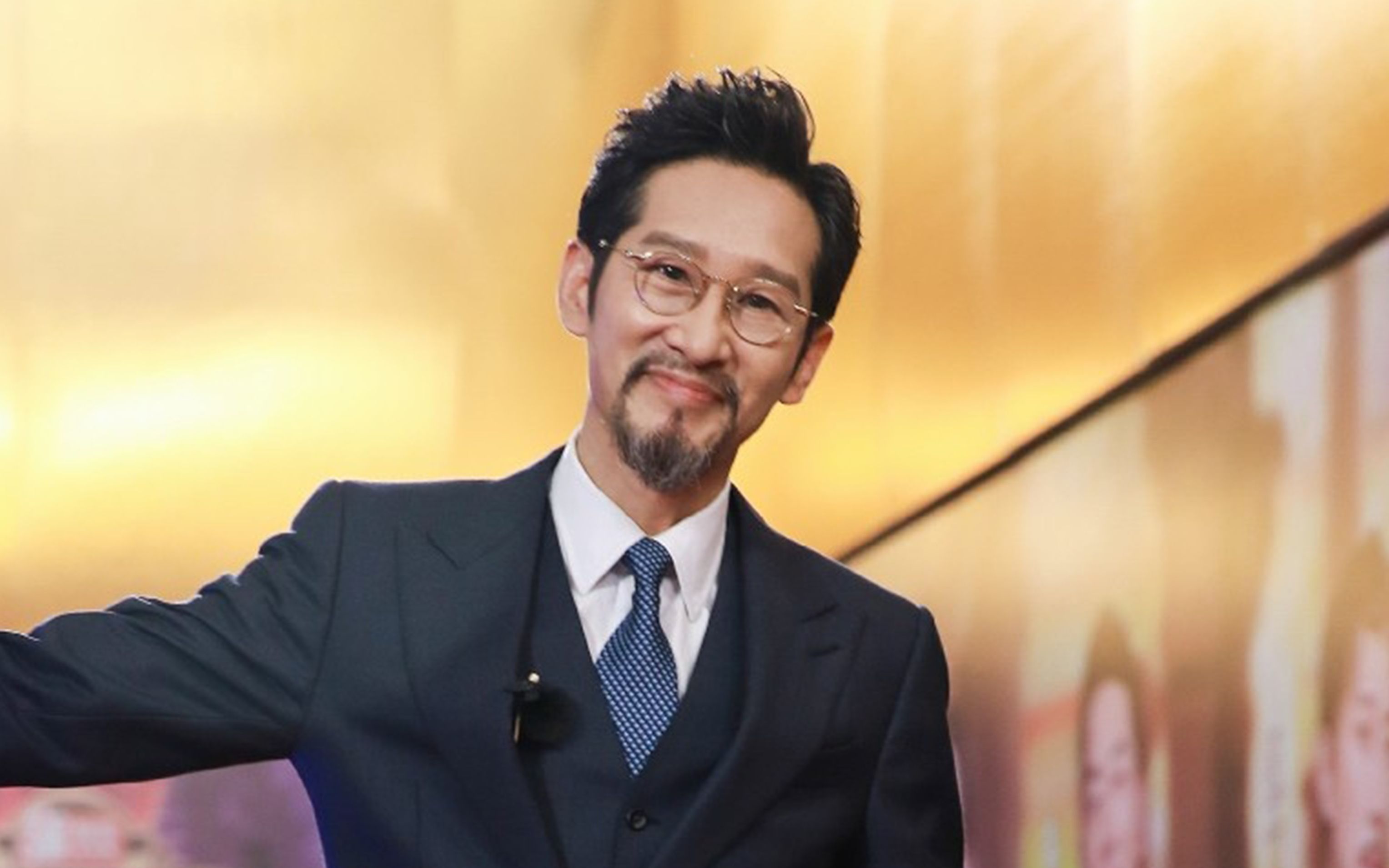 宋威龙|王劲松疑未走出丧母之痛,墓地拍戏后痛哭流涕