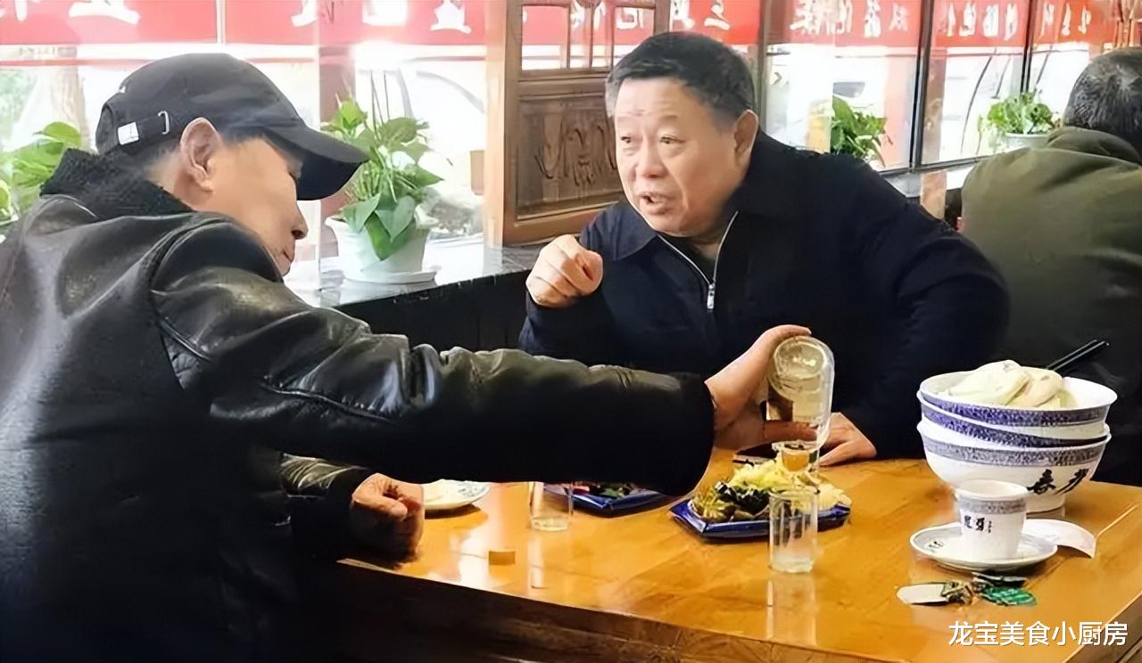 酱酒|男人年过50需要戒酒？行家提议：只需牢记这5点，就可以照常喝