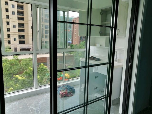 新房装修完工，全屋柜子定制内嵌入式，朋友看了都说实用超美观