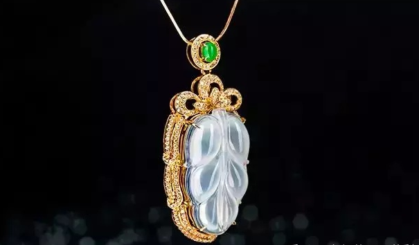 翡翠|翡翠挂绳您喜欢那种颜色?学问颇深