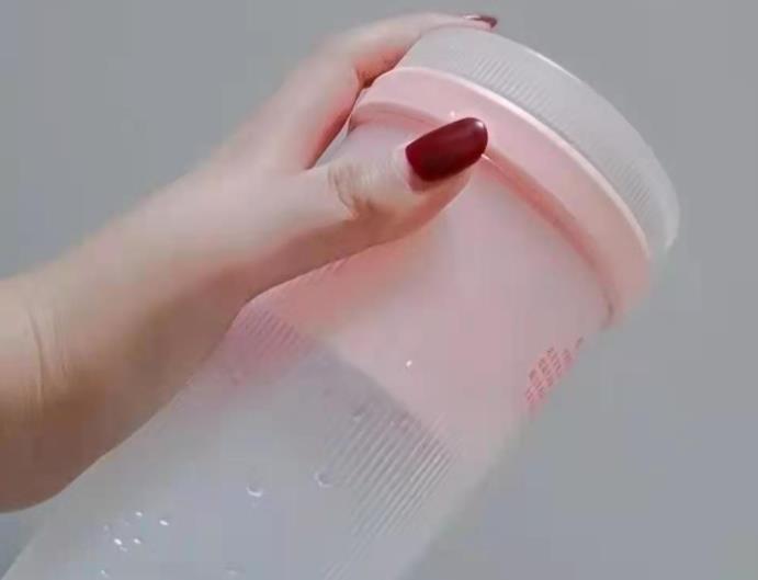 美的|小家电界“愣头青”诞生!无线榨汁杯定价19元,网友:美的、九阳要挺住