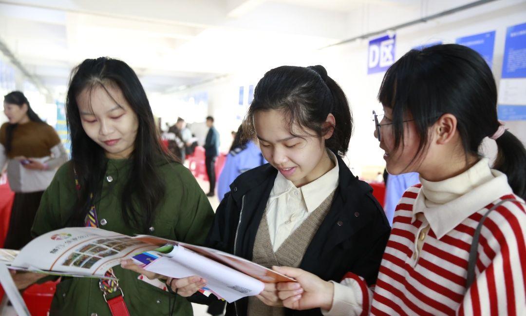 招聘|2022华为校招名单被公开,双非大学逆袭成功,实力不比985差!