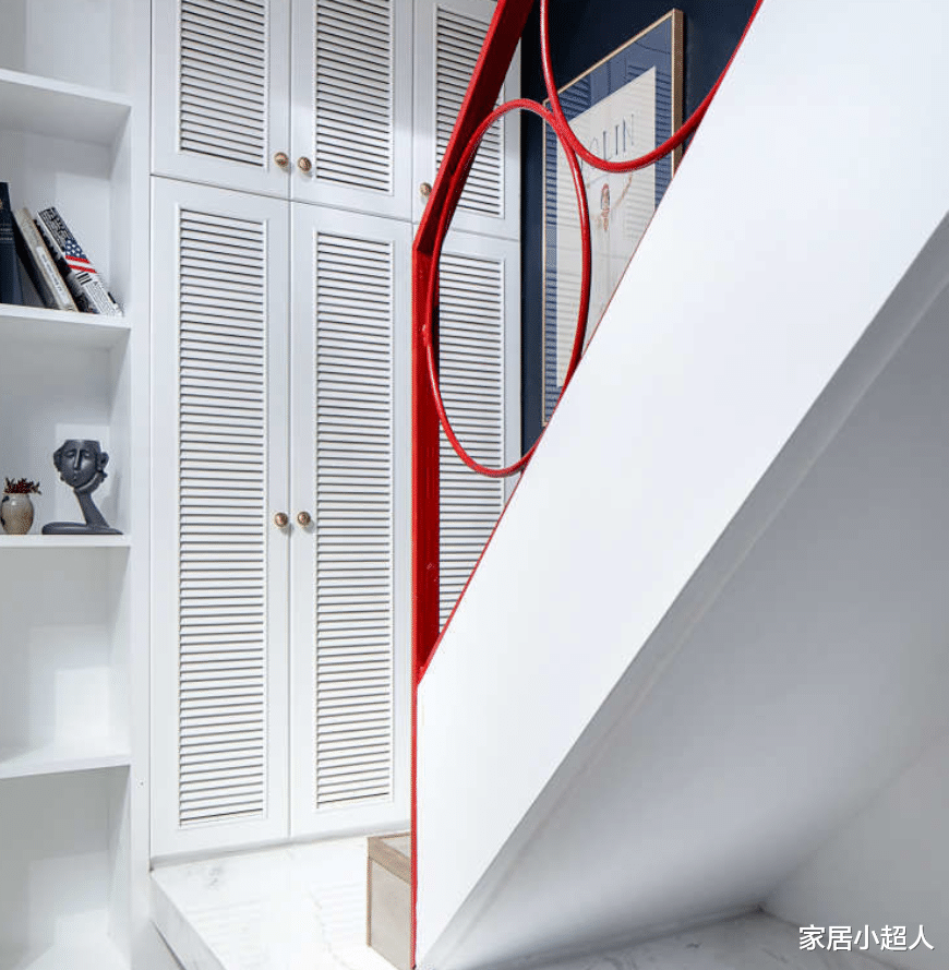 18平老房子借用公共区域，拥有超大卧室，二层还有小影院