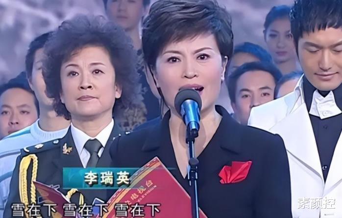 主持人李瑞英,突然接到儿子坠楼的消息,可她坚持完成了直播