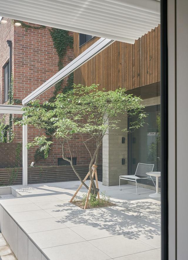 一家6口的379㎡私宅，2个娃3个娱乐房，大露台改“足球场”，阔气