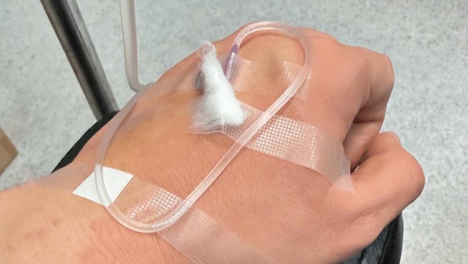 宝贝|黄晓明被紧急送医，杨颖瘦成人干，原来这一切早有预兆！