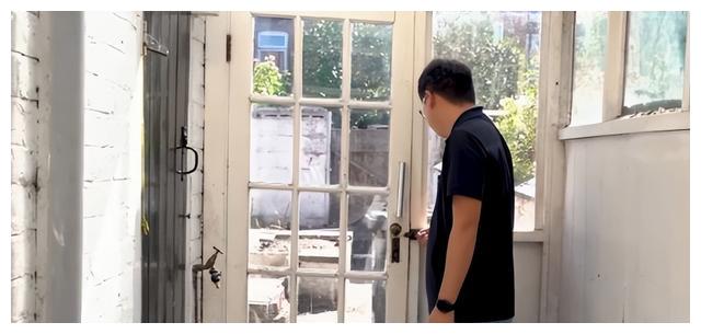 英国|香港夫妻月入六万却坚持移民，结果只能在英国送外卖和工厂打包