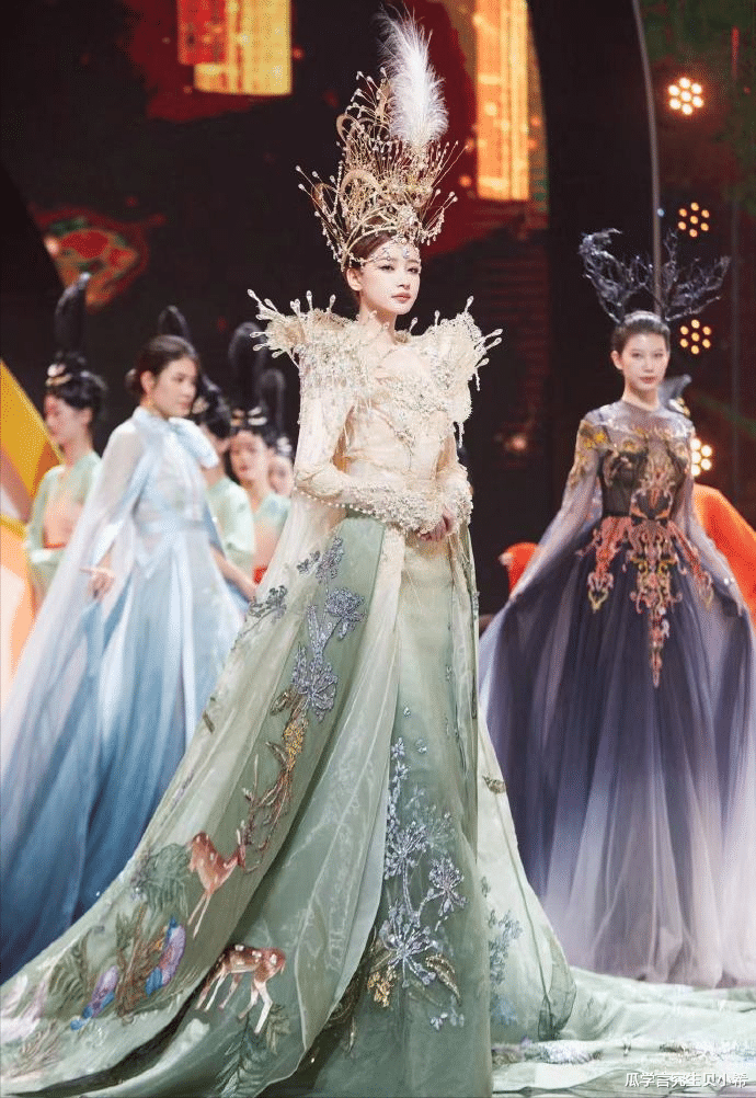 奥运冠军|芒果晚会没落了？场地简陋杂乱，汪涵头发油腻，奥运冠军沦为伴舞