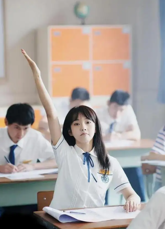 谭松韵|30岁以上还能演学生妹，这5位女星太“冻龄”，搭档的都是小鲜肉