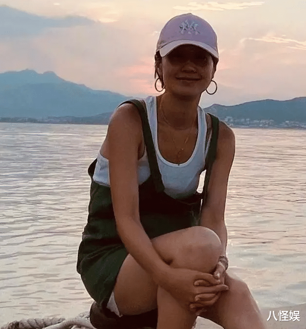 马伊琍|马伊琍母女游玩归来，14岁爱马身材高挑与妈妈齐平，妹妹超像爸爸