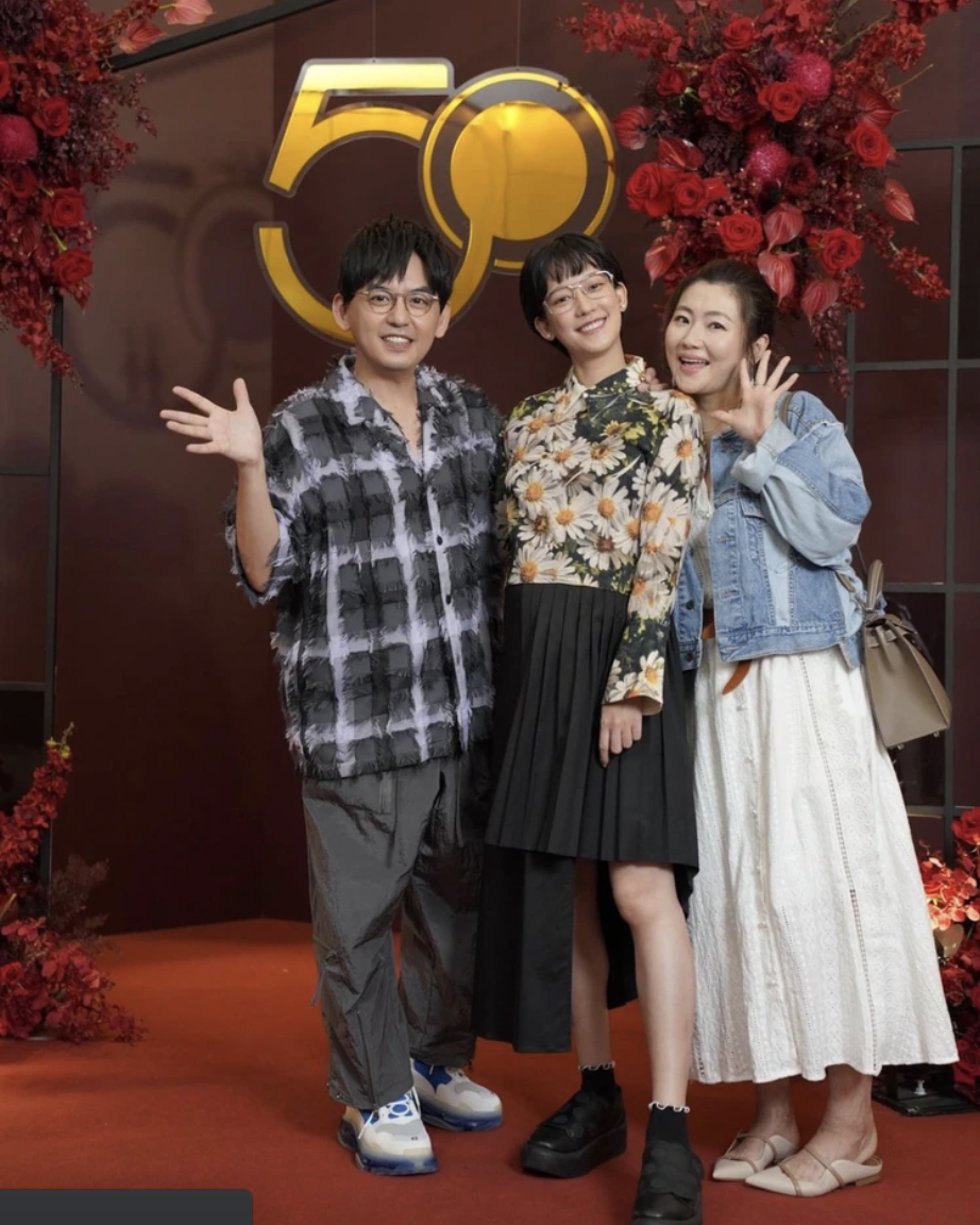 邓布利多|黄子佼分享庆生照,Selina男友真容意外被曝光,长相稚嫩憨态可掬