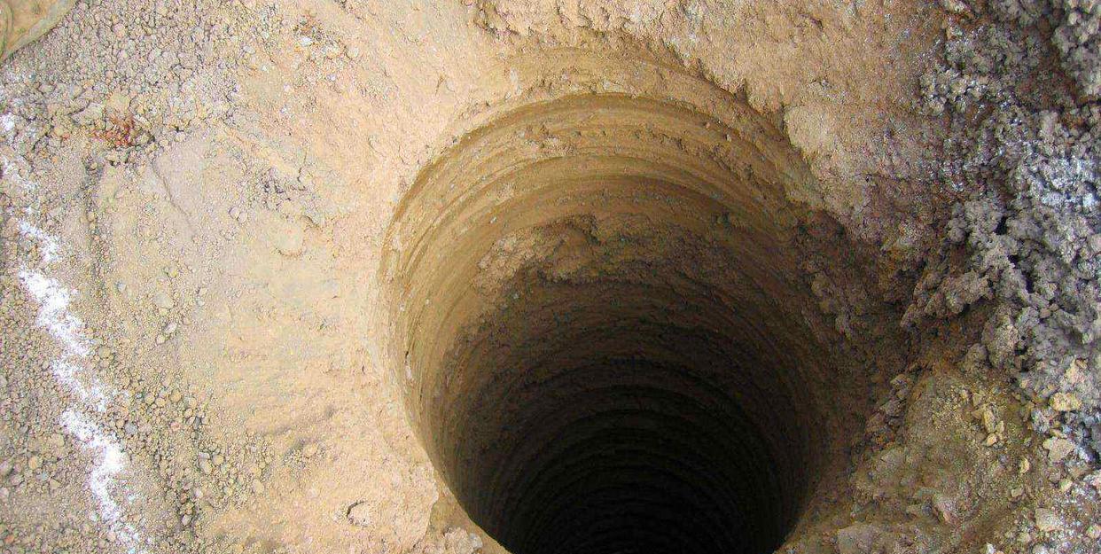 冷战时期苏联公布挖穿地球计划，为何挖到12262米时就被迫终止？