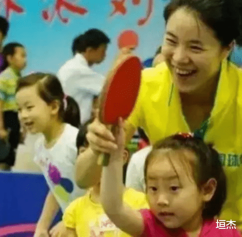 王楠|明星们的“富养”:李湘出手就是10万的包,王楠不买1000的鞋