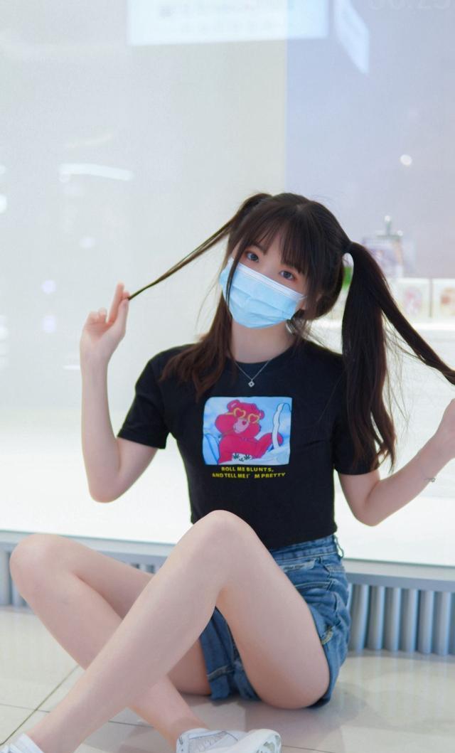 超短裤 陈妙昕双马尾超短裤大长腿性感写真