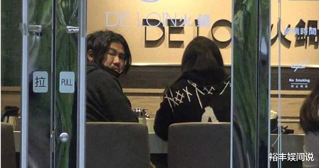 曹格|曹格婚变后首现身！胡子拉碴愁容满面，走路无精打采像丢了魂一样