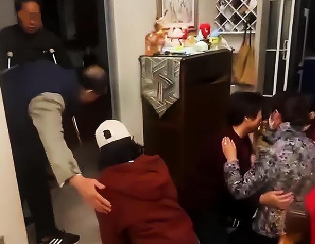 掌掴男童事件两极反转,有关部门已经通报,知情人道出背后原因