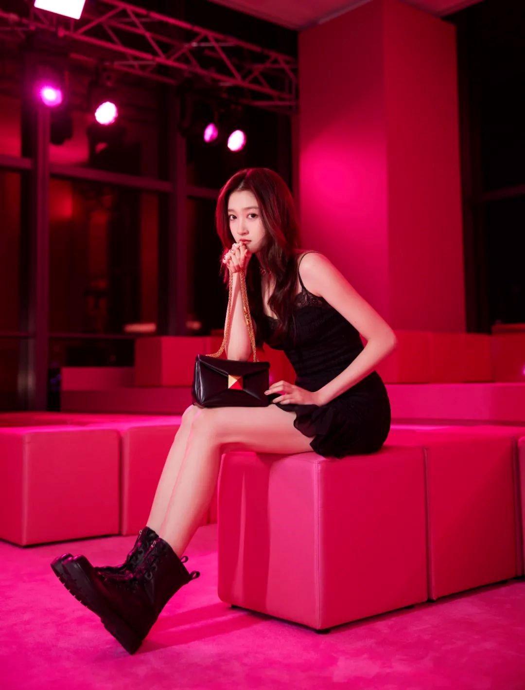 水果 腿精美女关晓彤被调侃成孙俪儿媳妇？鹿晗看到后作何感想？