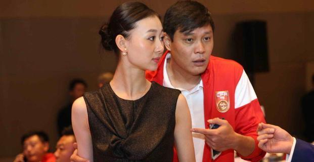 瓦塞尔|52岁范志毅住别墅身家过亿，二婚妻子35岁，女儿貌若天仙