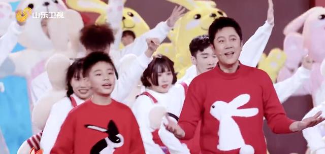 春晚|蔡轩正:星二代不愁资源,才上小学就被蔡国庆带着轻轻松松上春晚