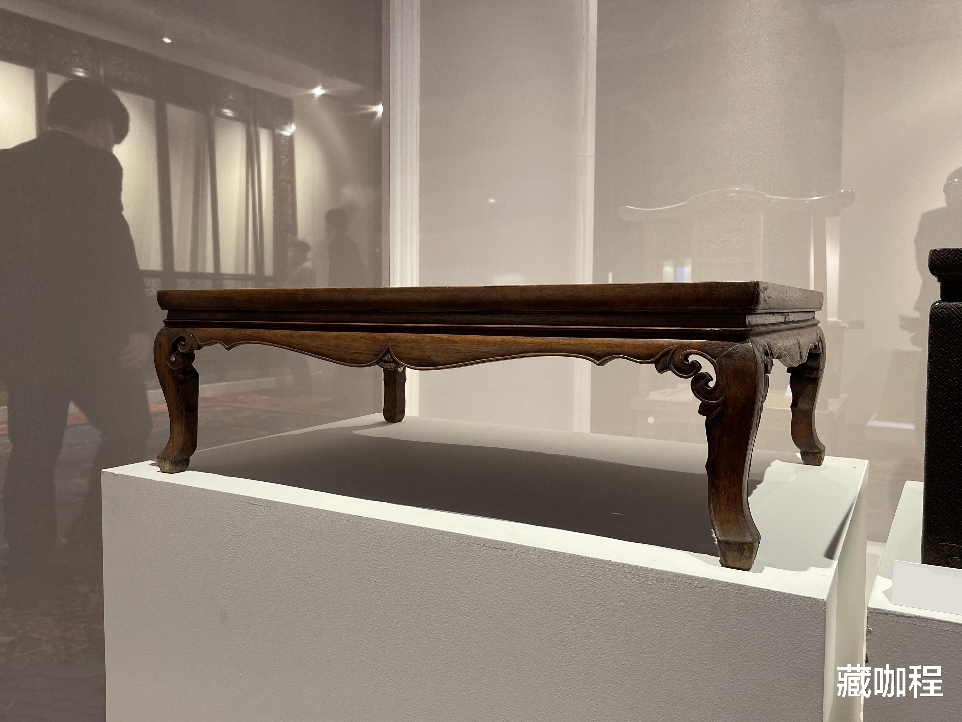 |束腰托腮牙条一木，您可见过假三上黄花梨家具？